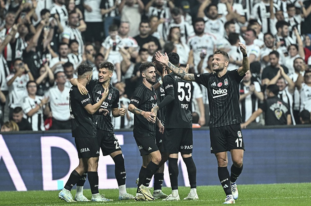 "Yazan ve yöneten Van Bronckhorst" | Spor yazarları, Beşiktaş'ın farklı zaferini değerlendirdi  - 1. Foto