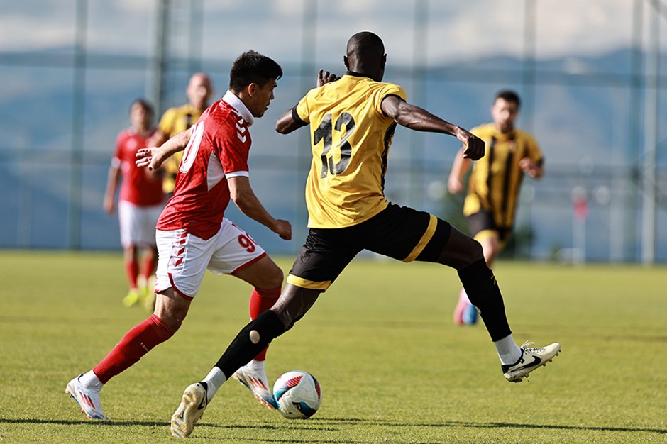 Sivasspor ve İstanbulspor hazırlık maçında berabere kaldı