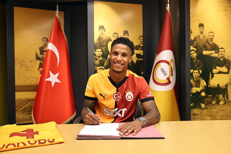 Ismail Jakobs'u resmen açıklayan Galatasaray'dan Osimhen göndermesi