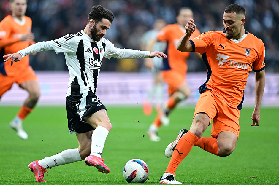 Hürriyet Gazetesi'nde yer alan habere göre; Rafa Silva'nın bu performansı Avrupa kulüplerinin de ilgisini çekerken, 31 yaşındaki futbolcuyu İtalyan devi Inter'in istediği öğrenildi.
