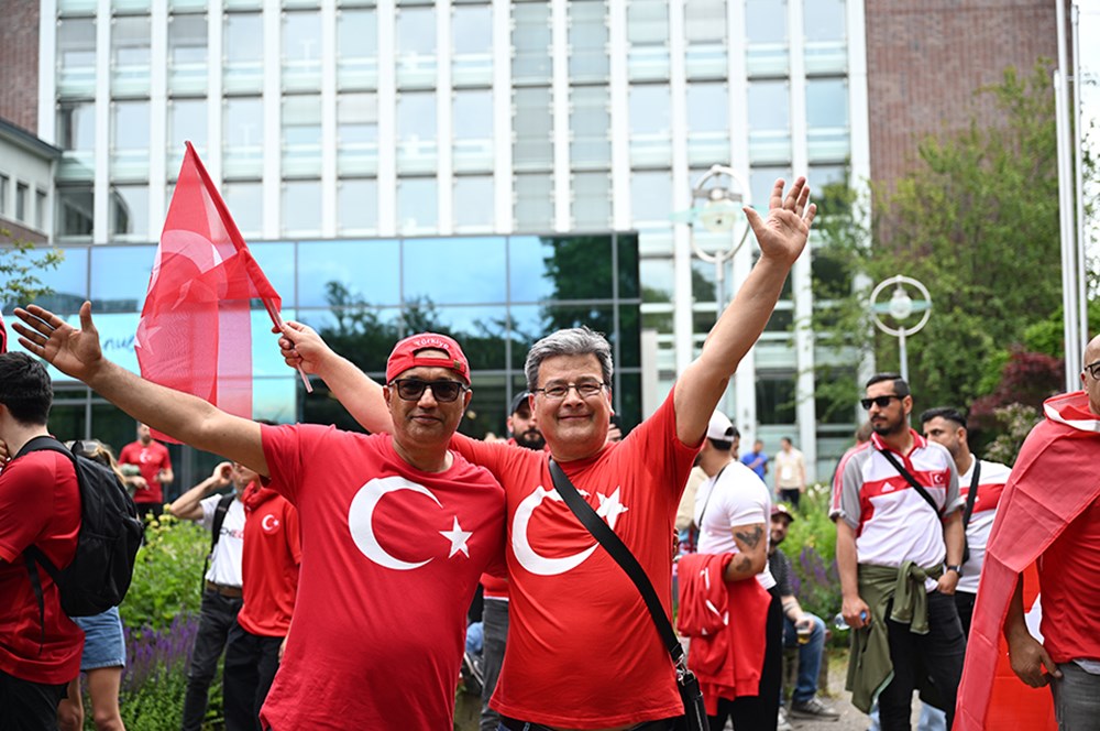 Milli Komandaya böyük dəstək: Dortmund küçələri qırmızı və ağ rəngdədir - Şəkil 12