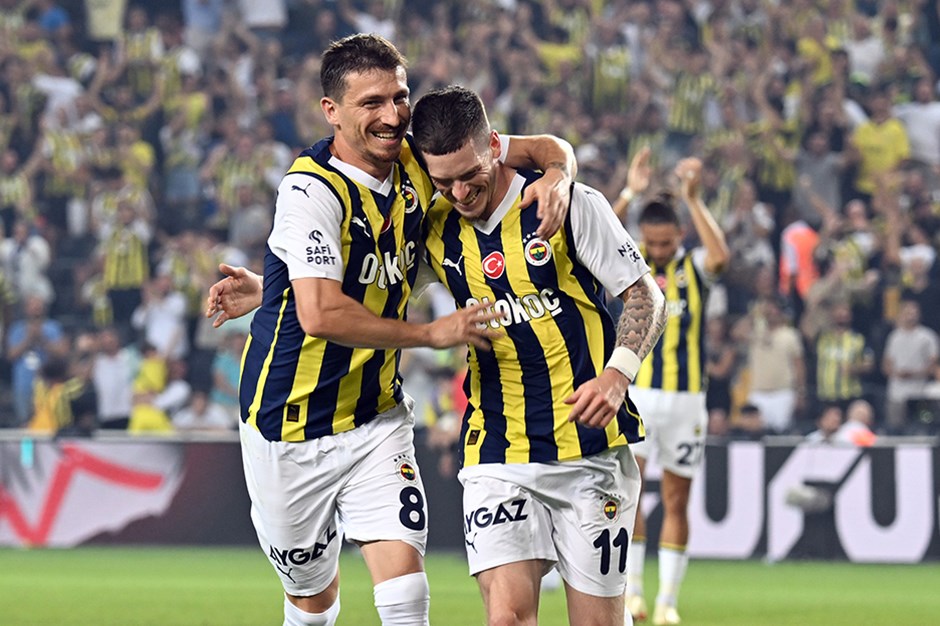 Fenerbahçe'de 2 futbolcunun lisansı askıya alındı