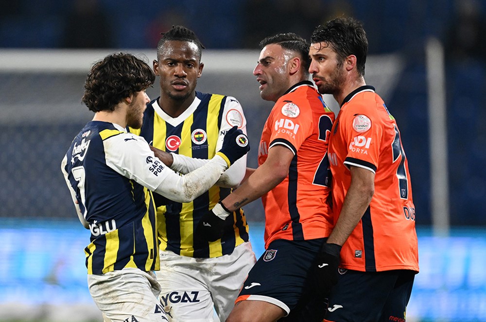 Penaltı öncesi ilginç anlar: Ferdi Kadıoğlu ve Edin Dzeko duvar oldu  - 4. Foto