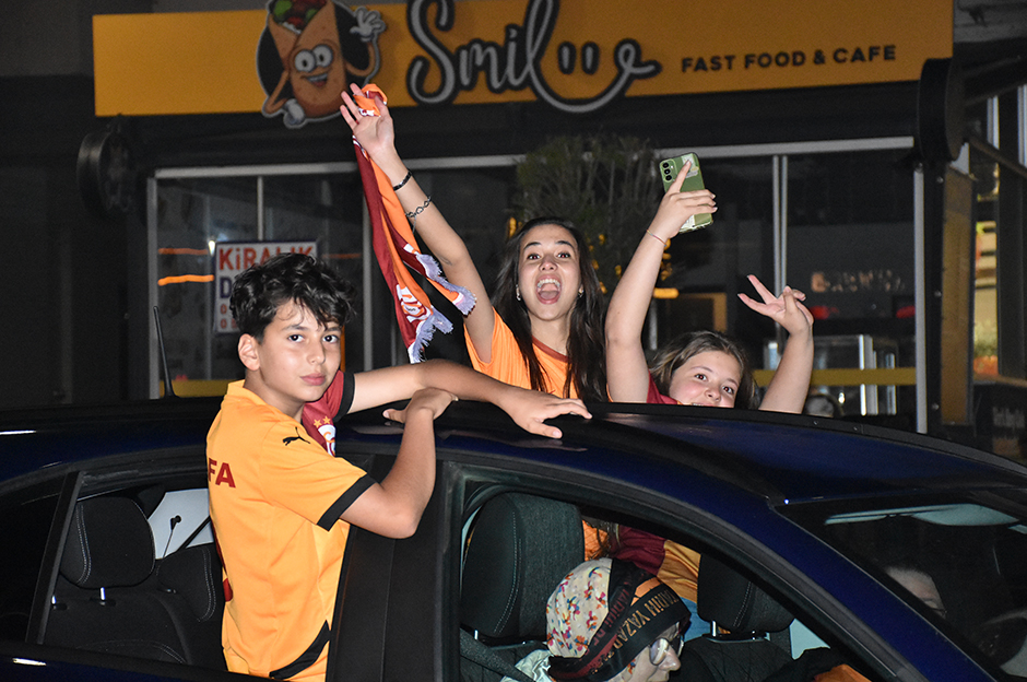 Galatasaraylı taraftarlardan unutulmaz şampiyonluk fotoğrafları!