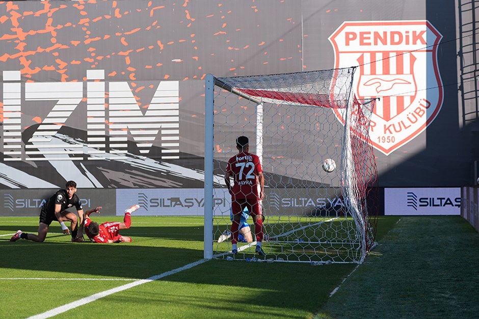 Pendikspor, kupada 3. Lig takımı Ayvalıkgücü Belediyespor'a elendi