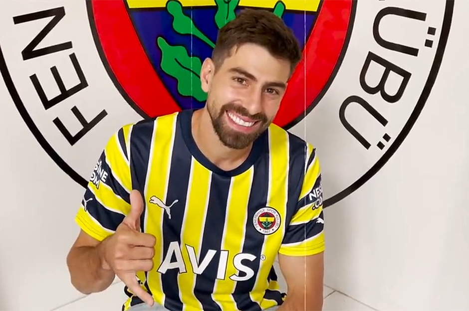 Sarı-Lacivertlilerin 2 yıl önce 5.23 milyon euro karşılığında renklerine bağladığı Luan Peres, Santos ile 3 yıllık sözleşme imzaladı.