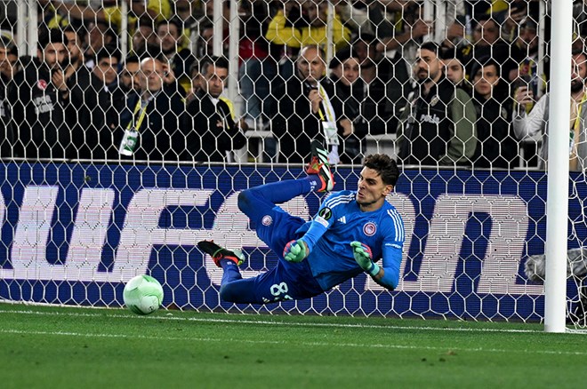 Galatasaray'da bir devrin sonu: Muslera'nın yerine Avrupa Ligi'nde harikalar yaratan kaleci  - 6. Foto