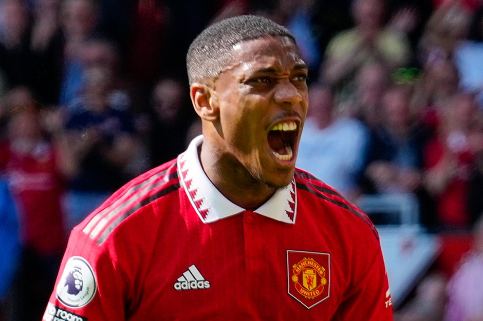 Süper Lig devleriyle adı anılan Martial, Manchester United'dan resmen ayrıldı