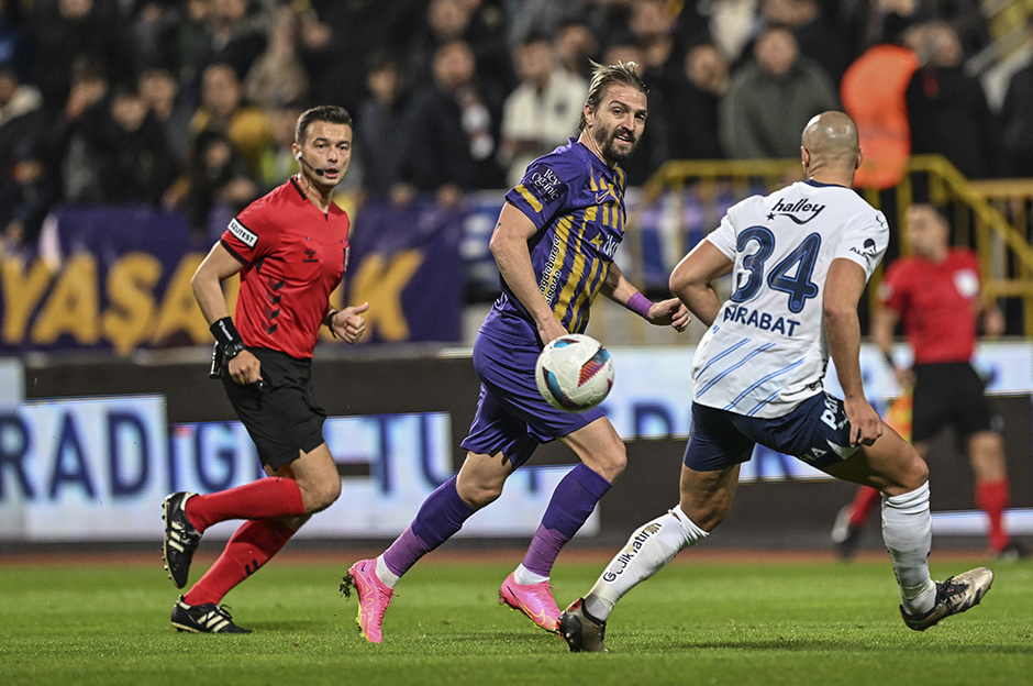 Trio ekibi tartışmalı pozisyonları yorumladı: Penaltılar, kırmızı kartlar...  - 5. Foto