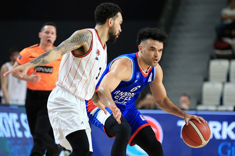 Manisa'da Anadolu Efes kazandı