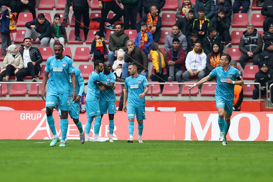 Sivasspor deplasmanda 3 golle kazandı