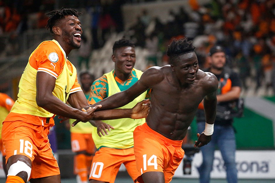 Afrika Uluslar Kupası: 3 kırmızı kartın çıktığı maçta Fildişi Sahili son dakikada turladı