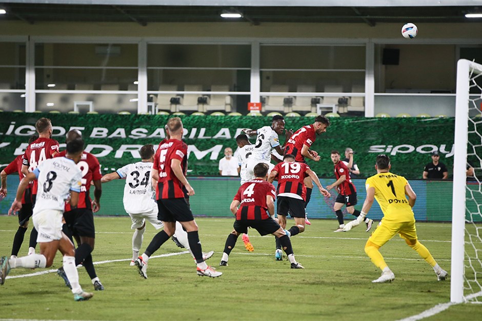 Gaziantep FK Süper Lig tarihinde ilki yaşadı