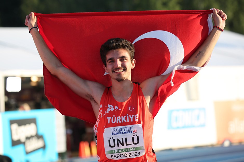 2,22 atlayan Ali Eren Ünlü, altın madalyanın sahibi oldu