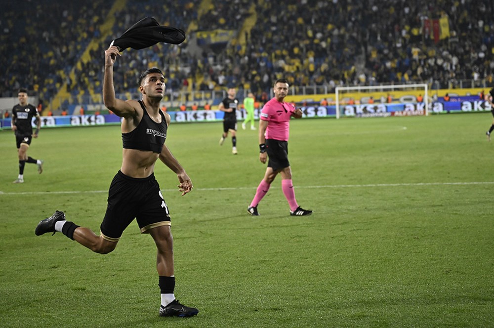 Süper Lig'de 2023/24 sezonunun gol kralı Icardi  - 11. Foto