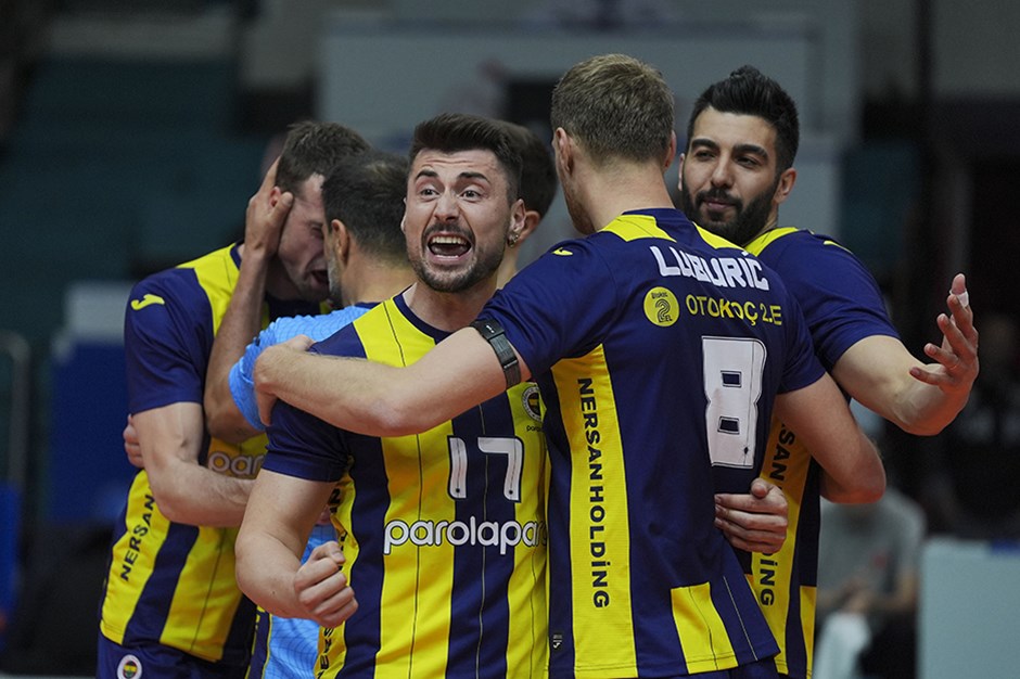 Efeler Ligi'nde finalin adı: Halkbank - Fenerbahçe