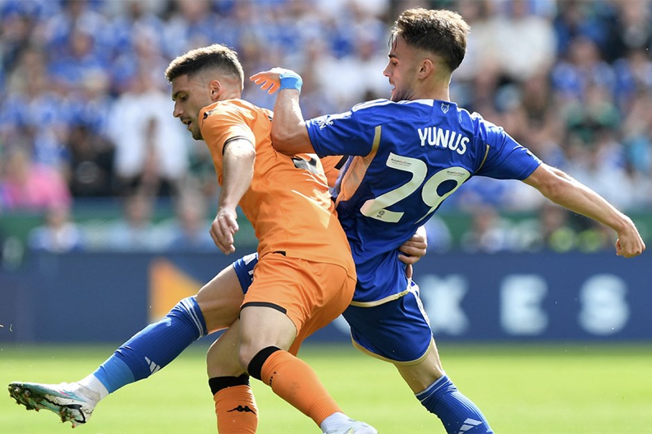 Leicester City, Hull City'ye yenilip liderlikten oldu: Yunus Akgün ilki yaşadı