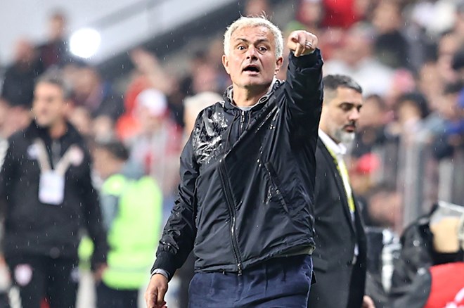 Jose Mourinho geleceğine ilişkin kararı "Asla" diyerek açıkladı  - 5. Foto