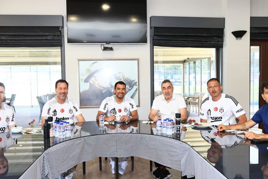 Beşiktaş'ta van Bronckhorst görevine başladı