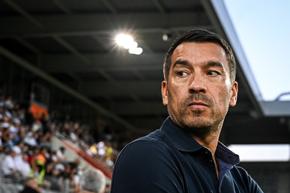 Van Bronckhorst: "Rakibe iki gol hediye ettik"