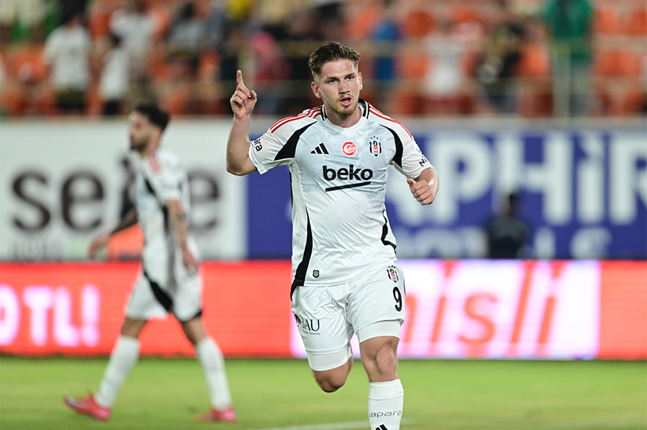 Semih Kilicsoy in action for Besiktas