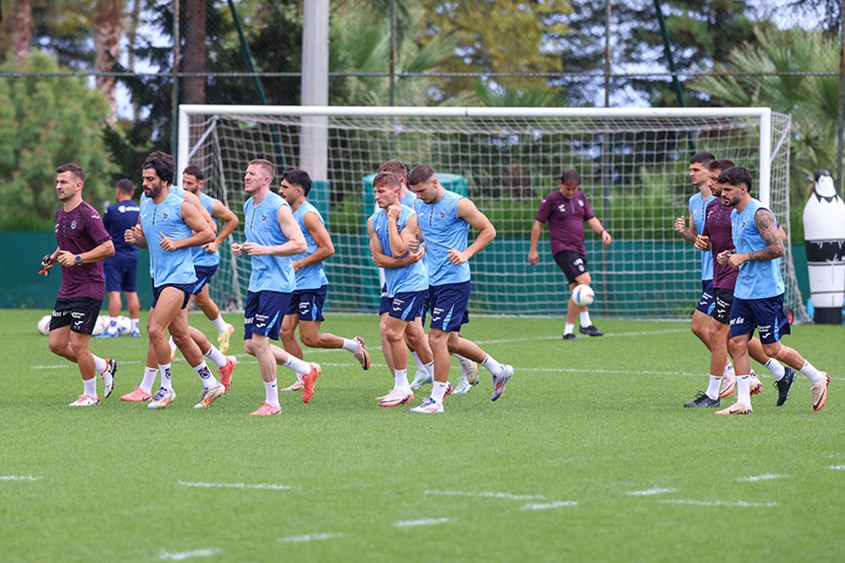 Kamp kadrosu açıklandı: Trabzonspor, Eyüpspor maçı için İstanbul'a gitti