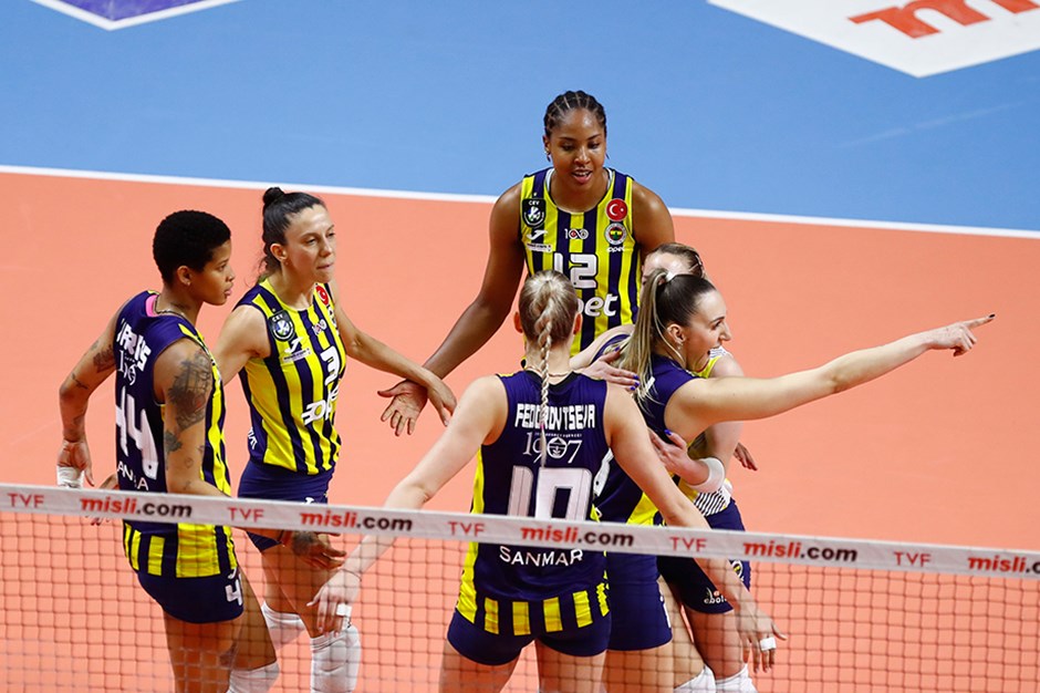 Fenerbahçe Opet, Sultanlar Ligi Final serisinde öne geçti 