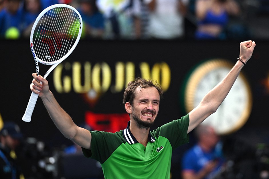 Daniil Medvedev 4 saatlik maç sonrası yarı finalde