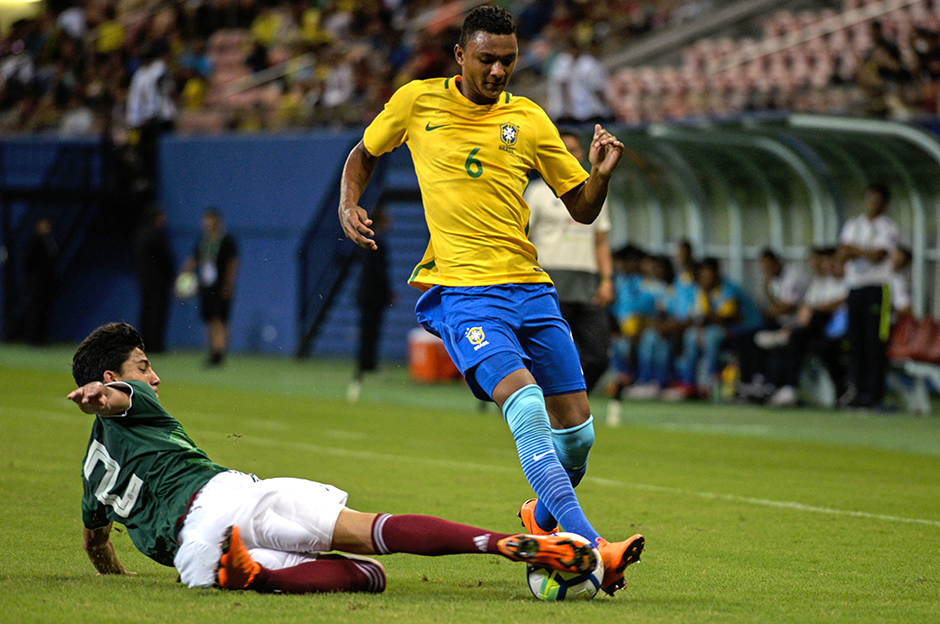 Mario Branco'dan Fenerbahçe'ye yeni sol bek: Leipzig büyük yatırım yapmıştı  - 3. Foto