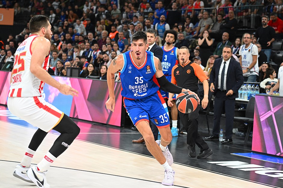 Anadolu Efes son çeyrekte güldü