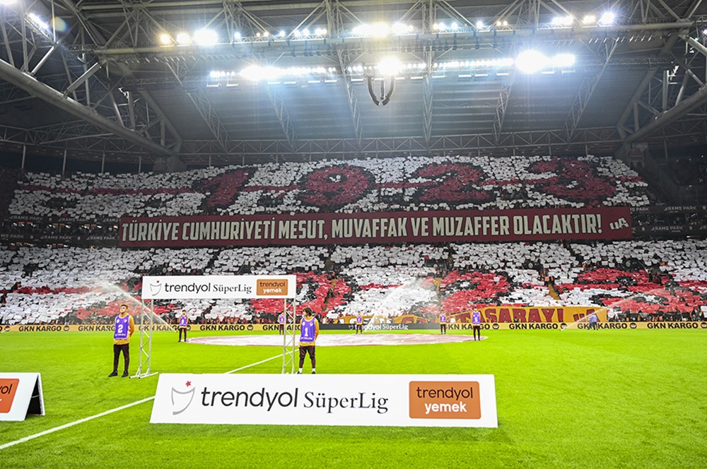 Galatasaray-Beşiktaş derbisinde Türkiye Cumhuriyeti’nin 100. yılına özel koreografi  - 5. Foto