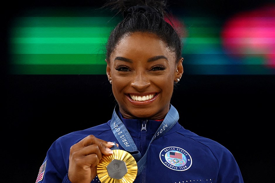 Simone Biles atlama masasında altın madalyanın sahibi oldu