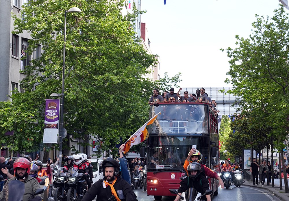 CANLI | Galatasaray şampiyonluğu kutluyor  - 12. Foto