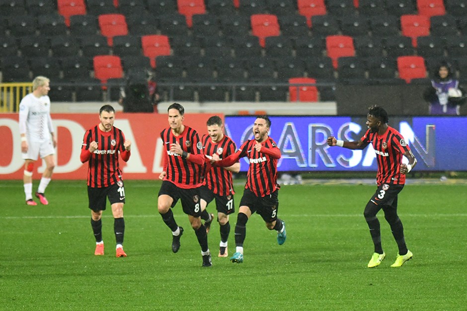 Gaziantep FK resmi kararı açıkladı: "Futbol konuşmaya dahi gücümüz yok"