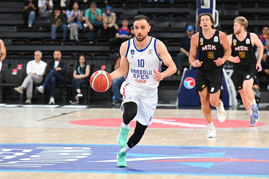 Anadolu Efes yarı finalde