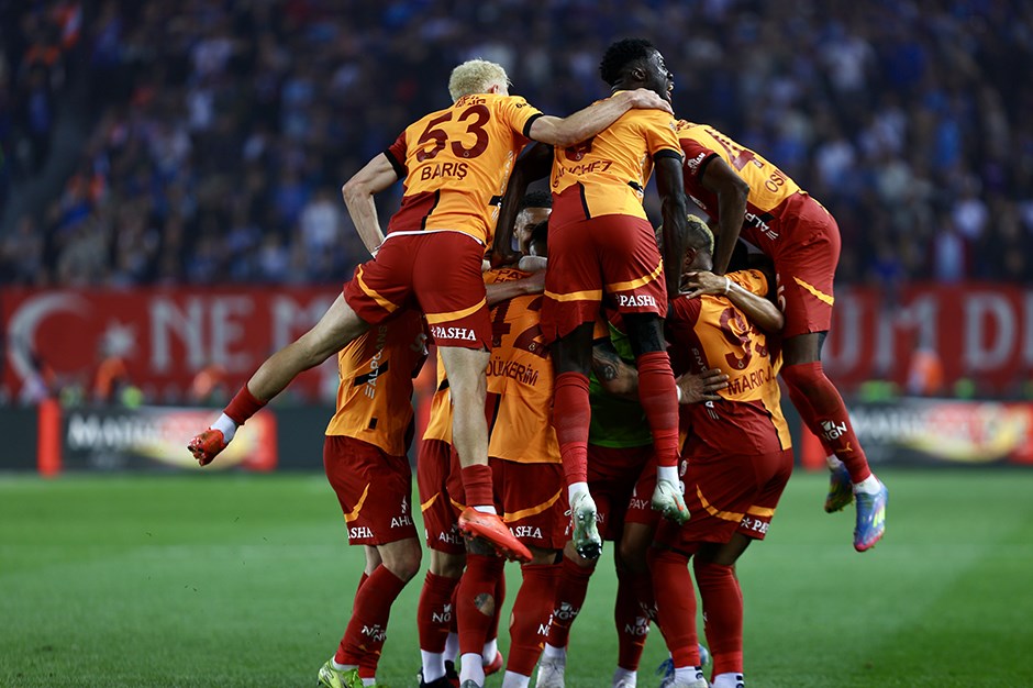 Galatasaray, Türk futbol tarihine geçecek