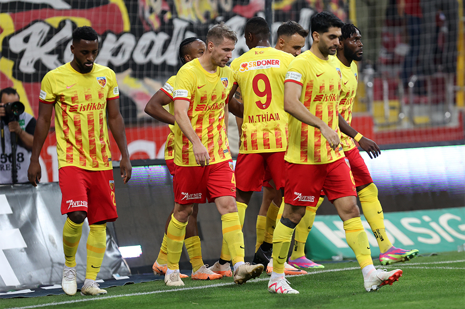 Süper Lig'de milli takımlara en çok futbolcu gönderen kulüpler: Zirvede hangi takım var?  - 18. Foto