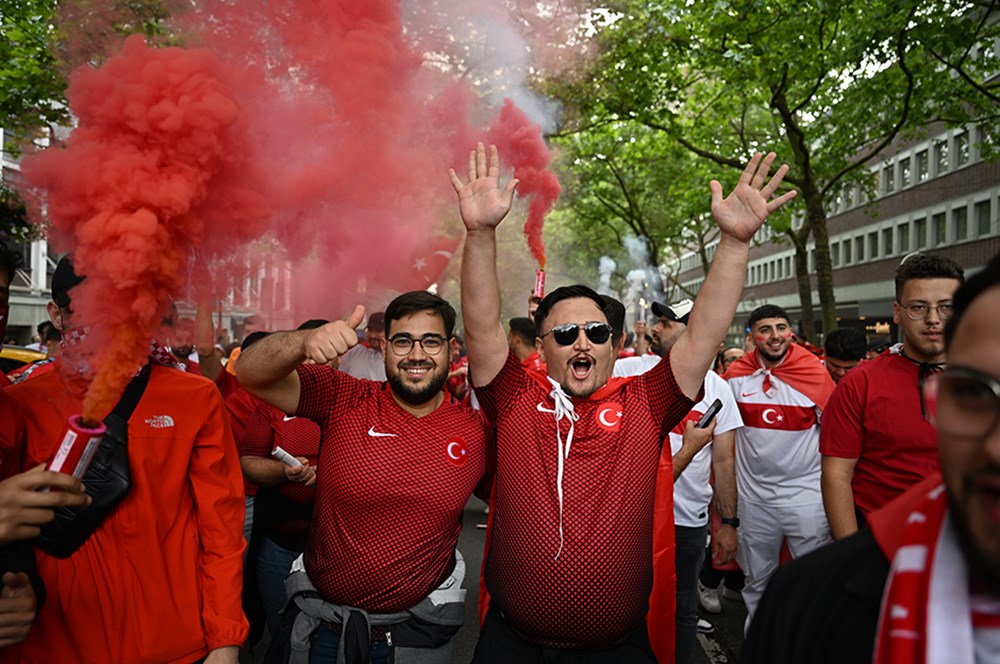 Milli Komandaya böyük dəstək: Dortmund küçələri qırmızı və ağ rəngdədir - Foto 7