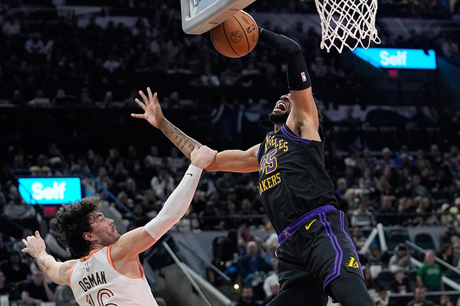 Cedi Osman'lı San Antonio Spurs, Los Angeles Lakers'ı yendi