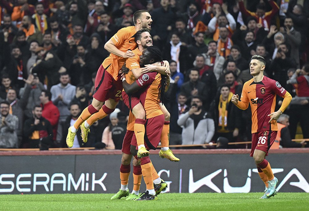 "Kornerden önce faul vardı" Galatasaray için ne yazdılar?  - 8. Foto