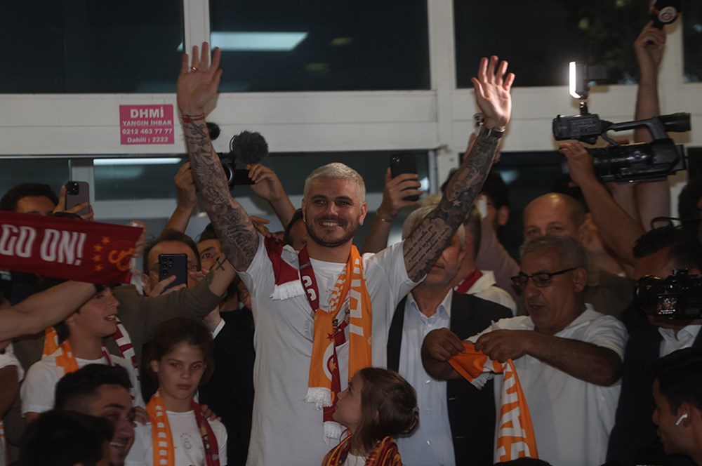 Galatasaraylı taraftarlardan Mauro Icardi'ye unutulmaz karşılama  - 4. Foto