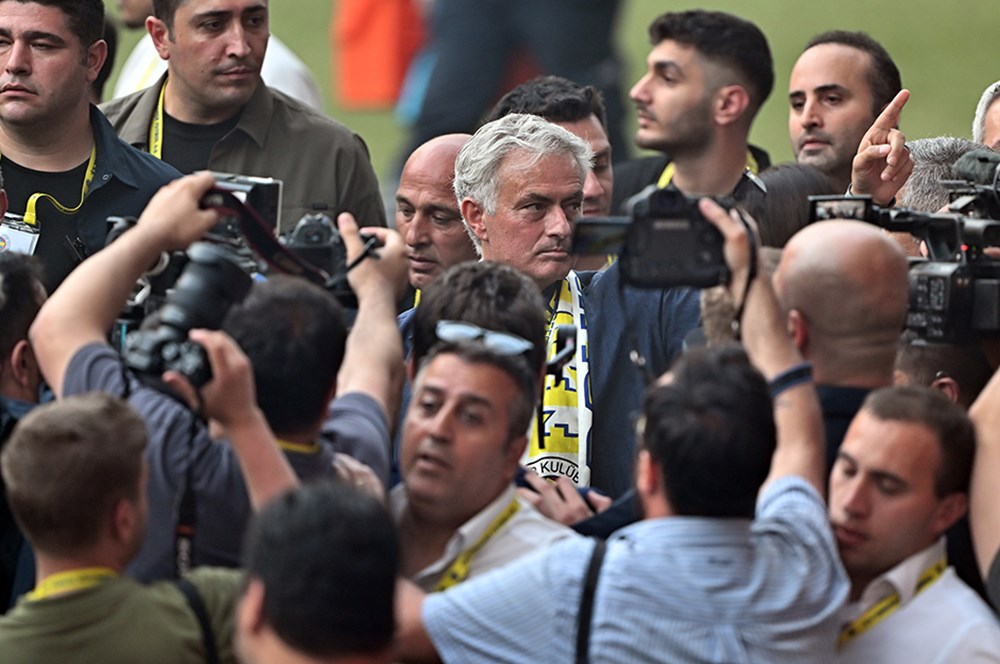 Tüm dünya Mourinho'nun Fenerbahçe'ye imzasını konuşuyor: "İnanılmaz ama gerçek"  - 6. Foto