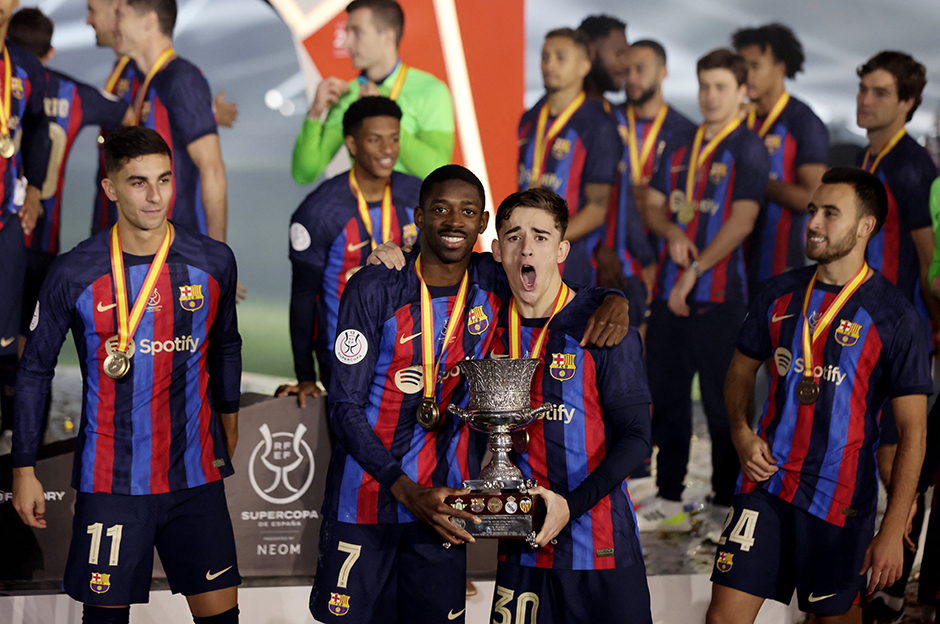 Yaşıtları sahada Arda Güler kenarda  - 3. Foto