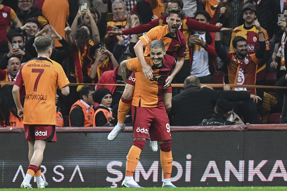 Opsiyon devreye girdi: 1 yıl daha Galatasaray'da