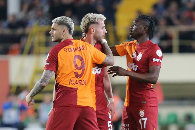 Lider Galatasaray ikinci yarı coştu