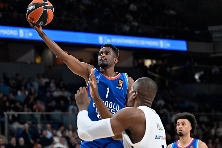 Anadolu Efes, Real Madrid deplasmanında kazandı