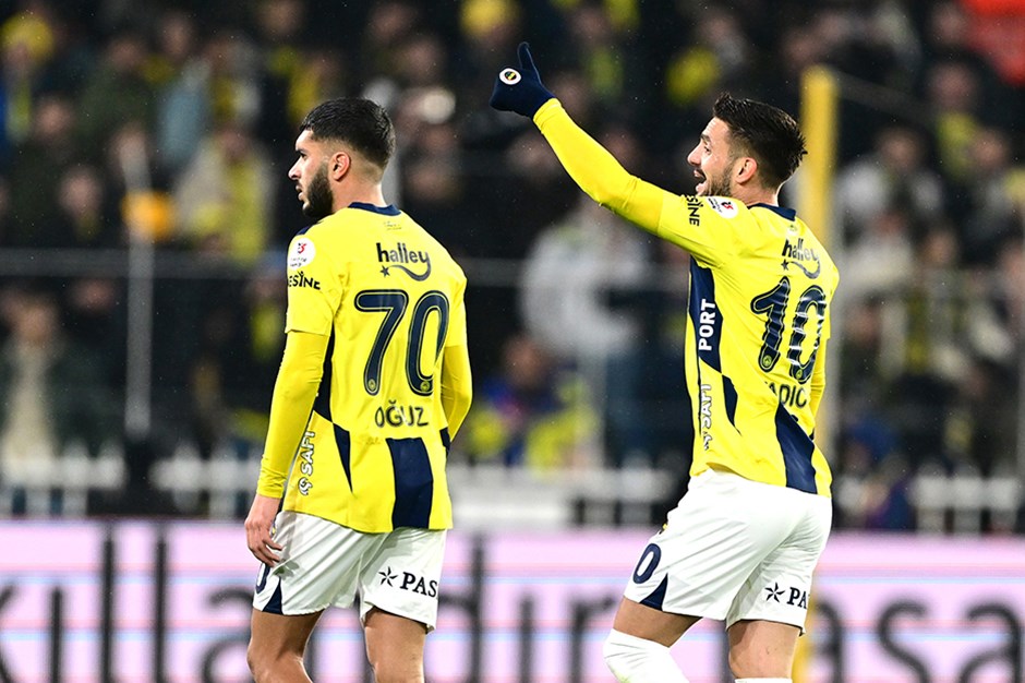 Fenerbahçe ilk yarıdan fişi çekti: Zirveyle puan farkını indirdi