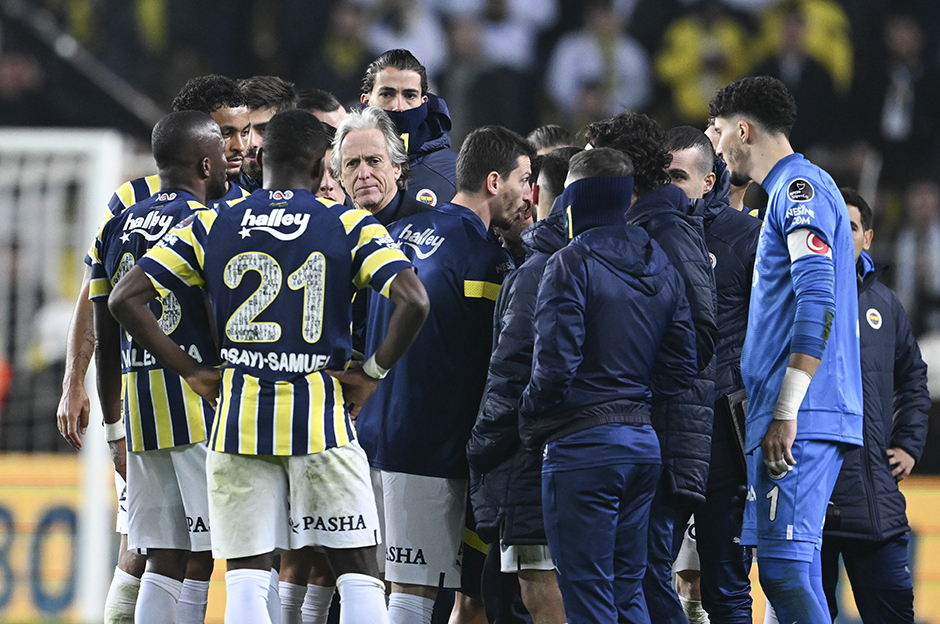 Hakemler yorumladı: Kerem Aktürkoğlu topa dokundu mu, pozisyon ofsayt mı?  - 8. Foto