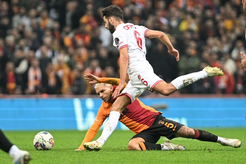 ¿Hay fuera de juego en la portería del Antalyaspor? - 7. Foto
