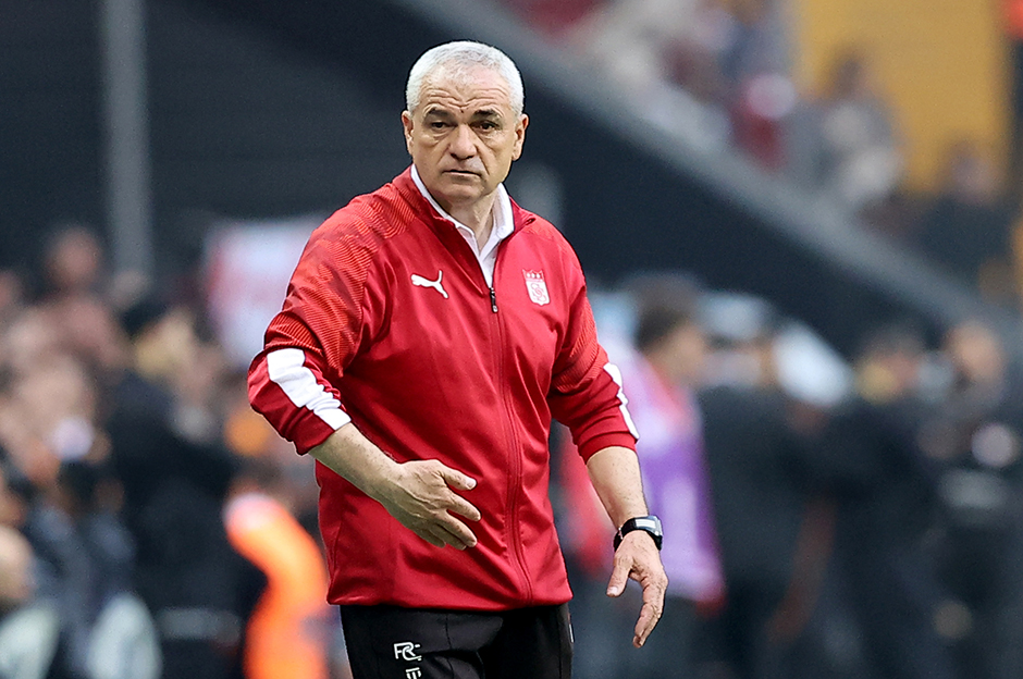 Rıza Çalımbay göreve hazır: "Beşiktaş'a minnet borcum var"  - 2. Foto